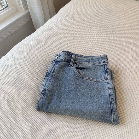 Abercrombie & Fitch Denim - Abercrombie Ultra High Rise Crop Wide Leg Jean
